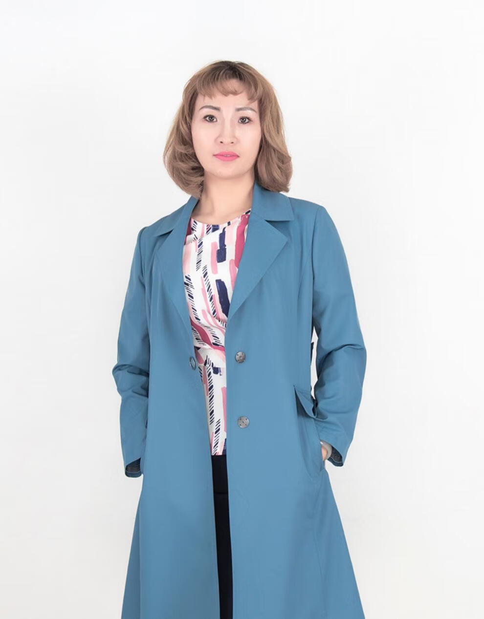 玫而美风衣浅蓝色西服领暗扣腰带显腰口袋装饰斜插袋a型下摆风衣 022