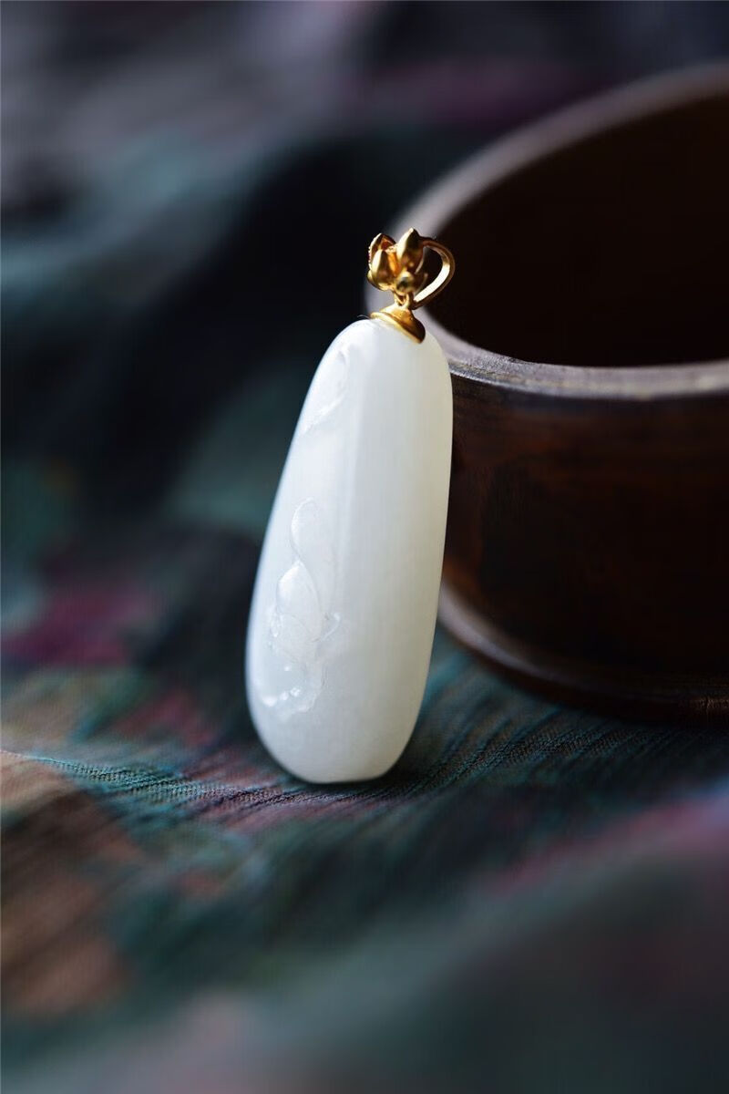 博皓定制精品羊脂白系列油性白度皆好和田白玉莲花吊坠圆润玉石项链女