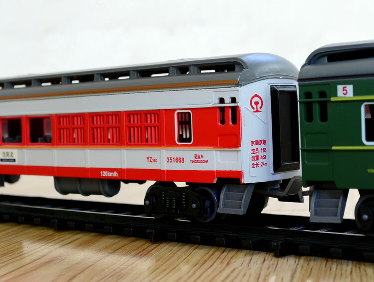 仿真火车电动轨道火车模型玩具和谐号crh东风4b绿皮火车 欧洲之星1列8