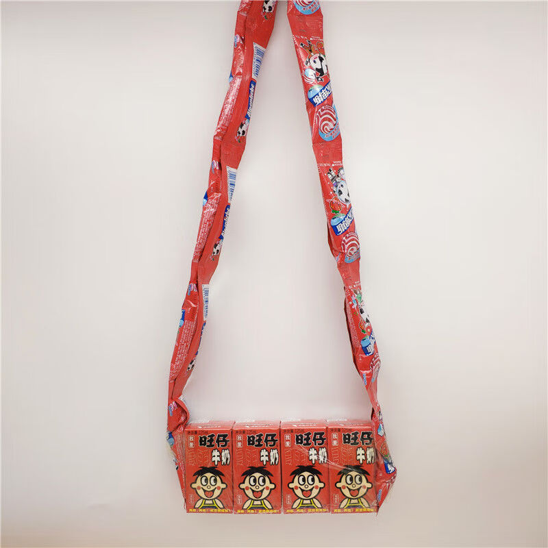 的背包个包包阿尔e卑斯不b二家棒棒糖加ad钙奶旺仔牛奶连起来糖果背包