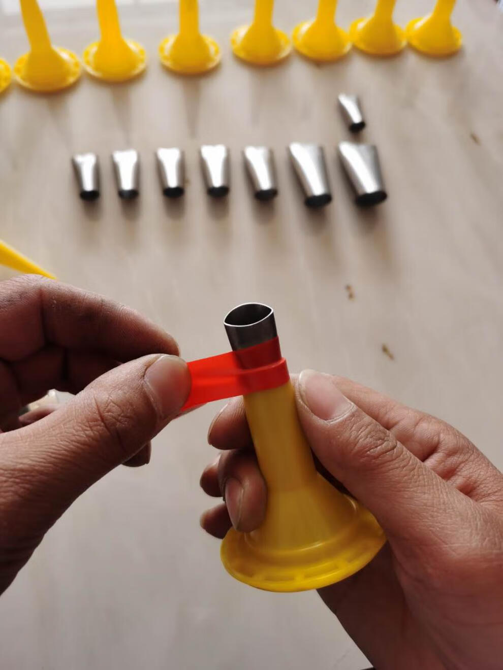 打胶胶嘴鸭嘴型不锈钢胶嘴门窗收边外墙玻璃胶枪头嘴结构胶嘴钢化门窗