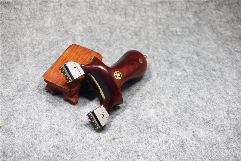成人竞技掌中宝达摩猎鹰弹弓紫檀木实木黄铜贴片快压夹片神鹰钛合金