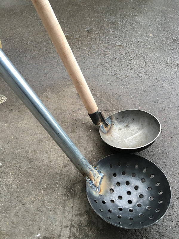 加厚铁勺大漏勺长柄捞渣勺笊篱清理下水道淤泥挖泥土掏粪勺子 直径25