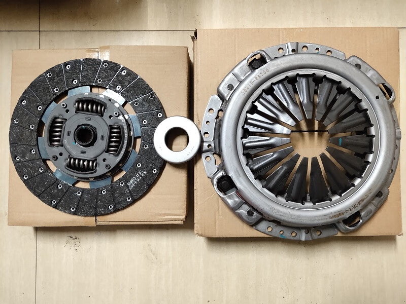 适用于适用郑州日产凯普斯达nt400离合器总成压板离合器片原车配件