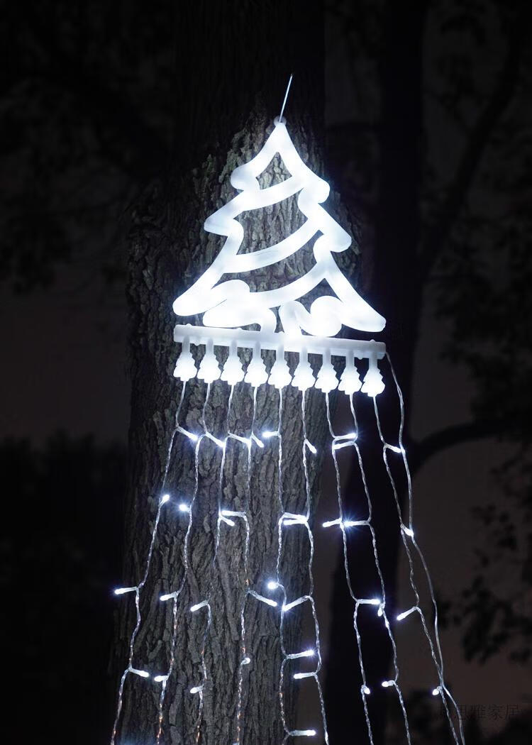 灯带缠在树上的效果图图片