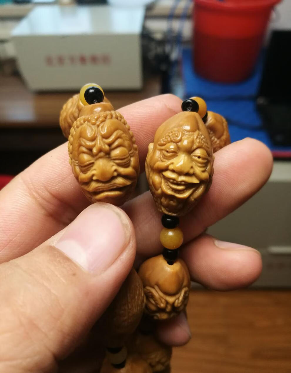 雅靓典【特价捡漏】橄榄核手串男士 经典单面写实十八罗汉脖挂进宝