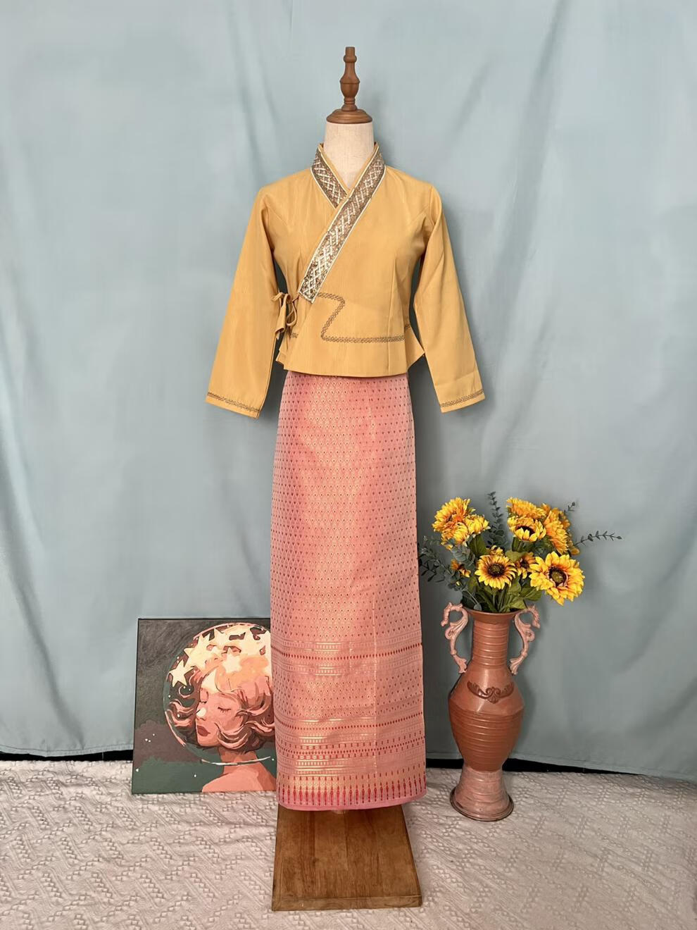 颂伊莎 春季傣族服装女长袖上衣系带长裙传统傣族裙套装民族定制款 姜