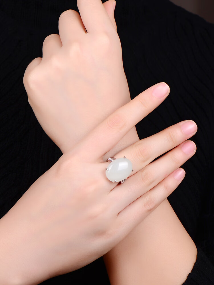 白玉戒指羊脂玉女戒金镶玉大戒面蛋形和田玉开口戒极简款