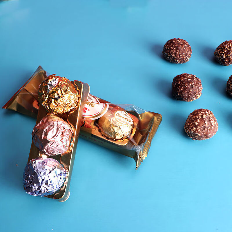 川易食品巧克力球礼盒夹心果仁巧克力年货小零食长条送女友整箱休闲