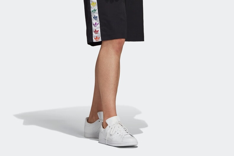 阿迪达斯官网 adidas 三叶草 pride w short 男装夏季运动短裤fq6588