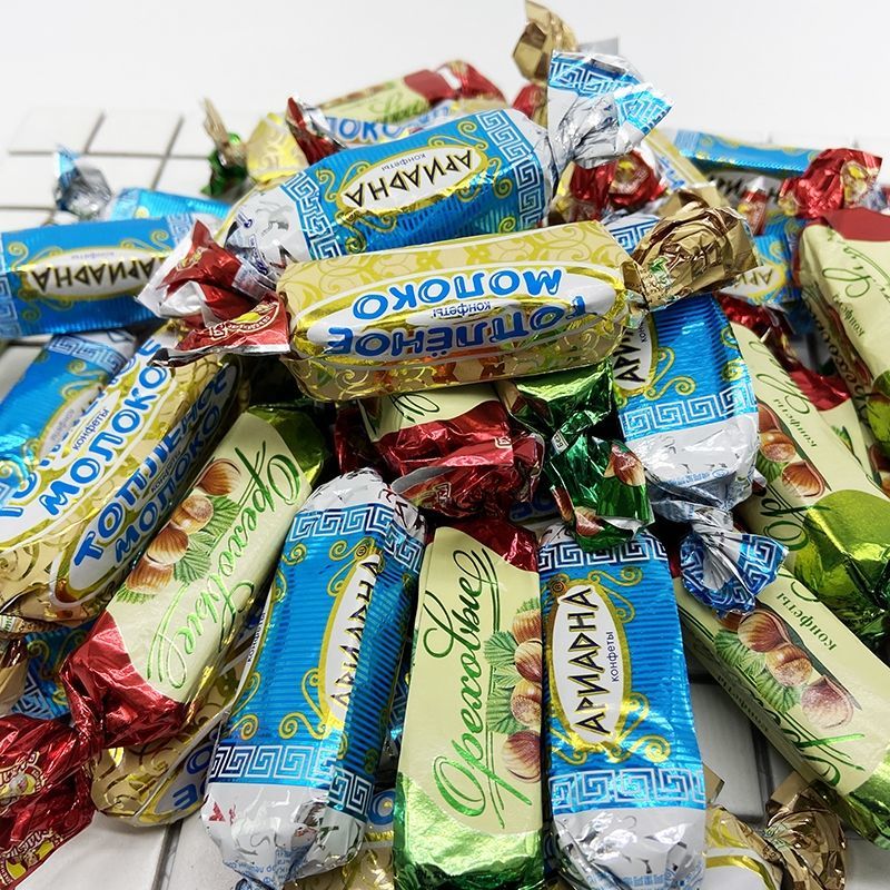 俄罗斯威化糖酸奶鲜奶四颗榛子混合紫皮混合年货零食包酸奶威化100克