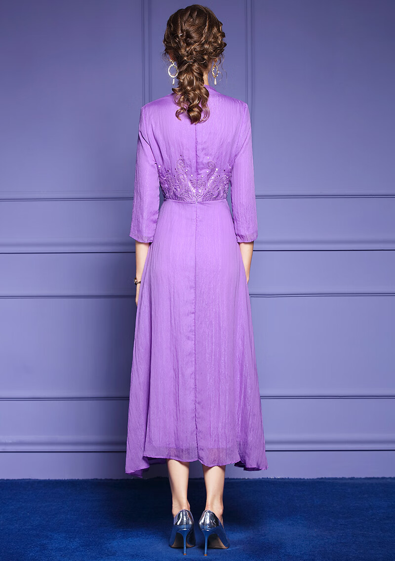 梦伊秋季长裙女2020新款紫色七分袖裙子v领绣花修身大摆连衣裙 粉紫色