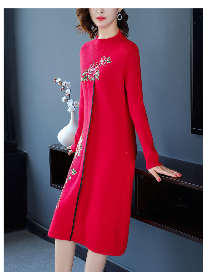 刺绣复古中国风旗袍领连衣裙女秋冬新款针织中长款红色毛衣裙长裙