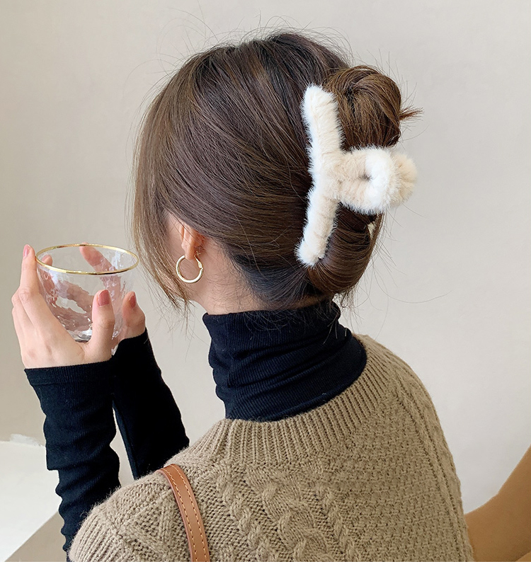 风个性固定头发抓夹子头饰慵懒法式网红复古毛绒发饰毛茸茸发夹驼色