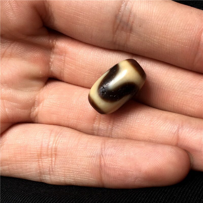 西藏天然玛瑙玉髓材质油润风化虎牙天珠吊坠牙黄天珠配珠