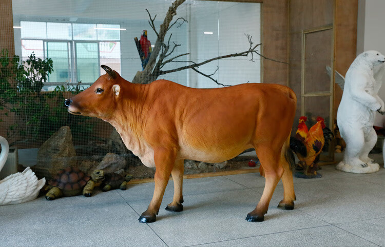 仿真黄牛雕塑摆件动物摆设西门塔尔牛大模型园林景观公园装饰户外米