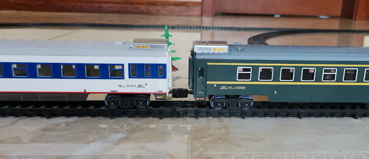 【京闪配送】1435火车模型奋发仿真电动轨道高铁东风模型儿童绿皮火车