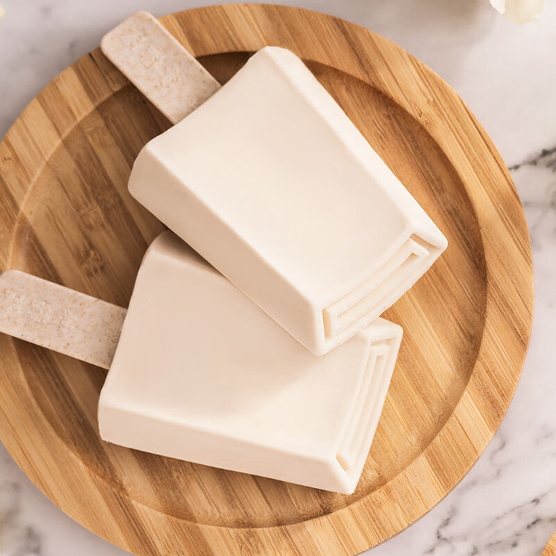 钟薛高草莓白巧系列雪糕草莓巧克力口味冰淇淋组合装牛奶雪糕春田之光