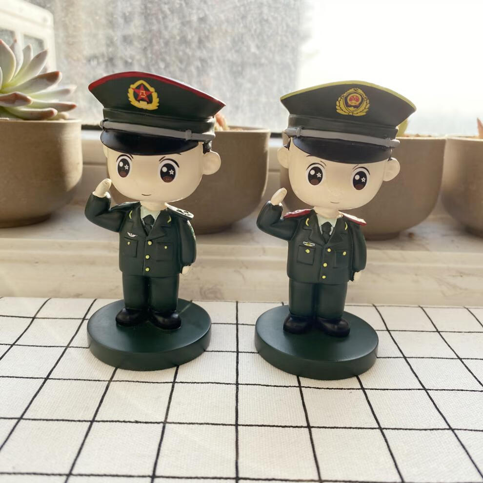 2022新款退伍军旅纪念品军人树脂娃娃兵哥哥公仔汽车摆件玩偶520礼物