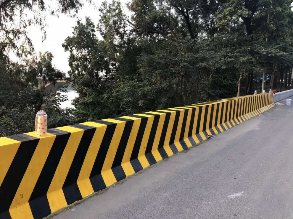 反光漆交通警示漆夜间防水喷漆发光安全岛夜光超亮反光油漆25公斤黄色