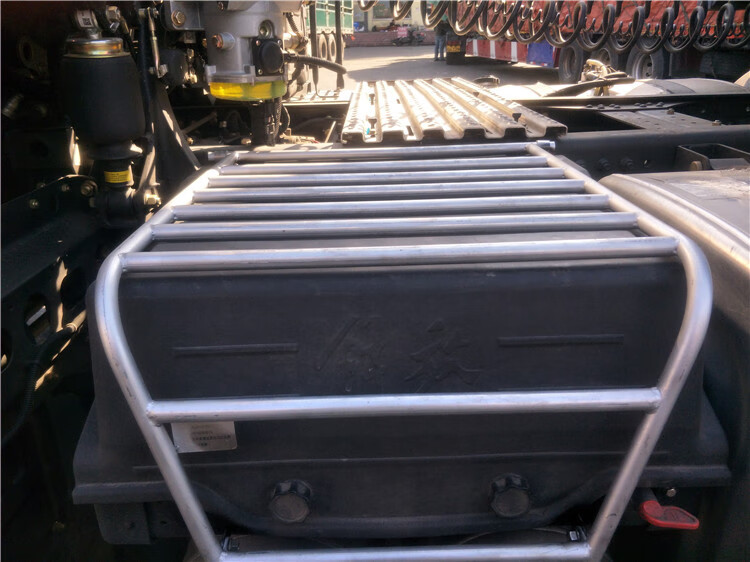 适配一汽解放j6jh6新j6p货车电瓶架电瓶保护罩电池盒铁架子支架防护网