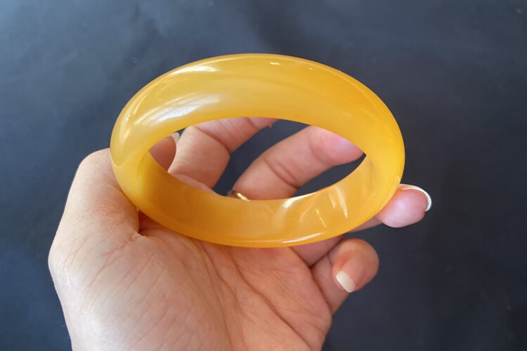 映和 新疆克拉玛依乌尔禾金丝玉鸡油黄手镯宝石光女款黄玉手镯 内径56