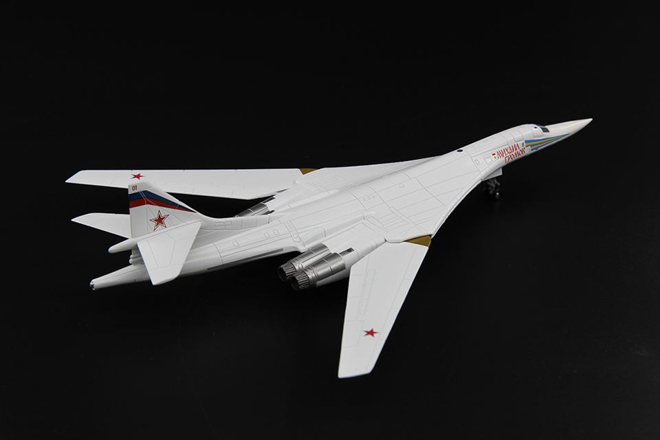 wltk 1/200 俄罗斯 tu160远程战略轰炸机可变翼图160飞机模型合金