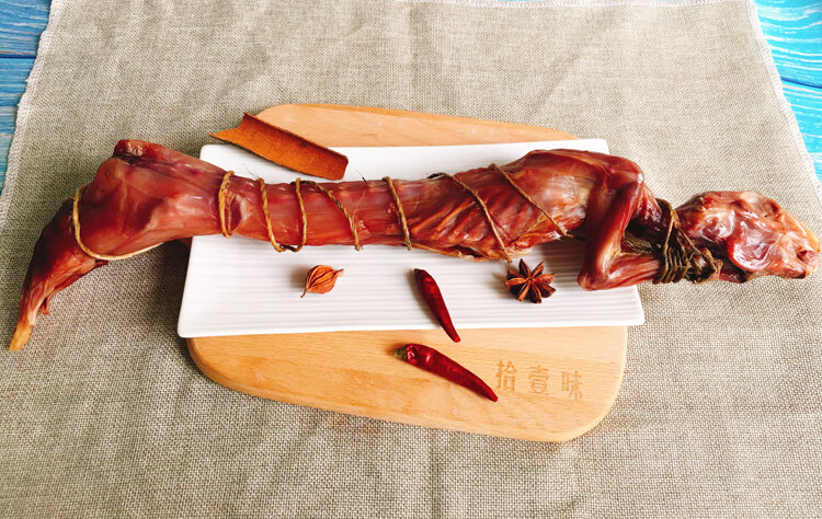 四川特产正宗广汉缠丝兔整只美味小吃美食麻辣风干兔肉干椒香熟兔半只