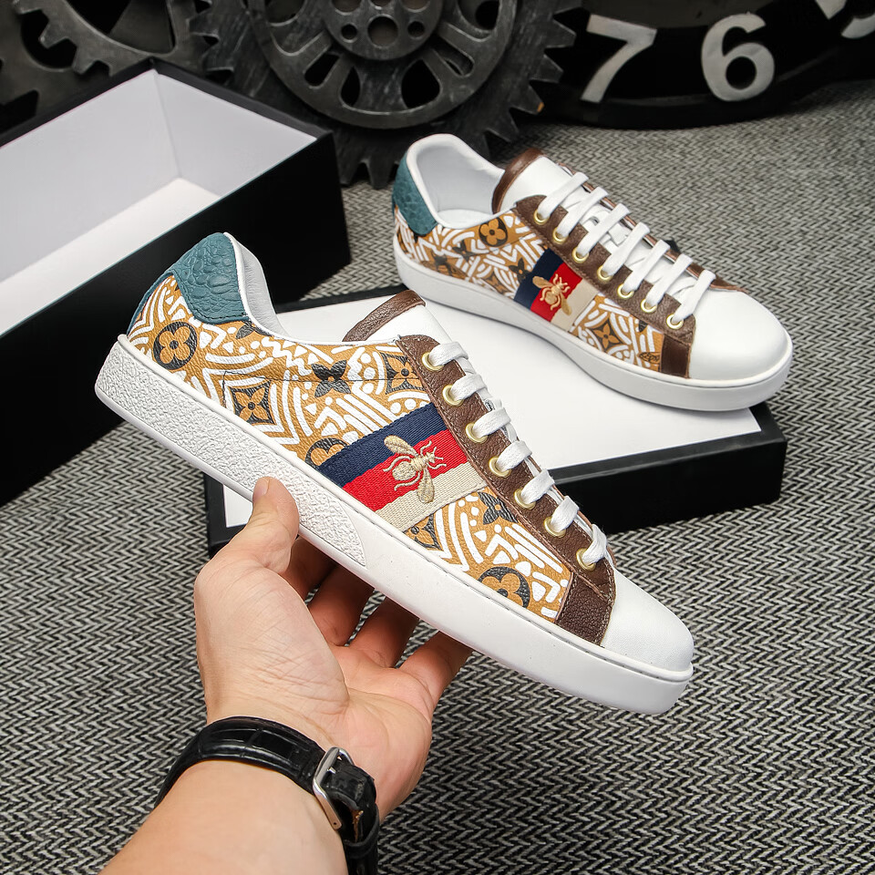 轻奢侈品牌欧洲站男鞋潮流小蜜蜂休闲鞋秋夏季男士板鞋百搭刺绣石头纹
