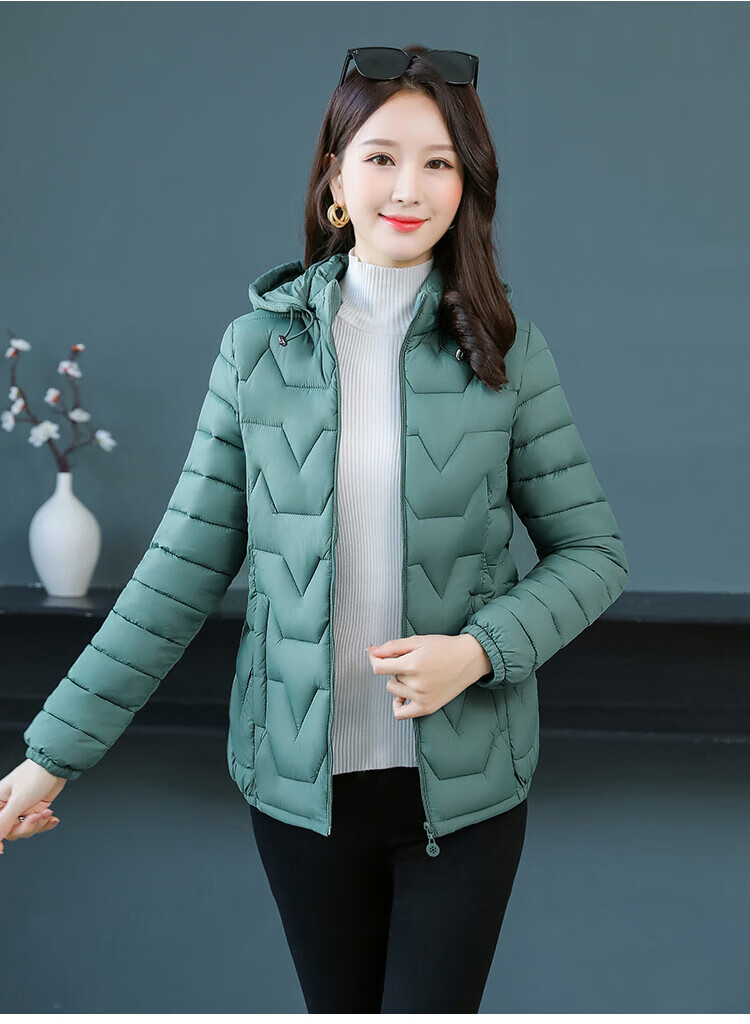 羽绒服女中年人40-50岁短款小个子外套妈妈冬装大码中老年装轻薄中年