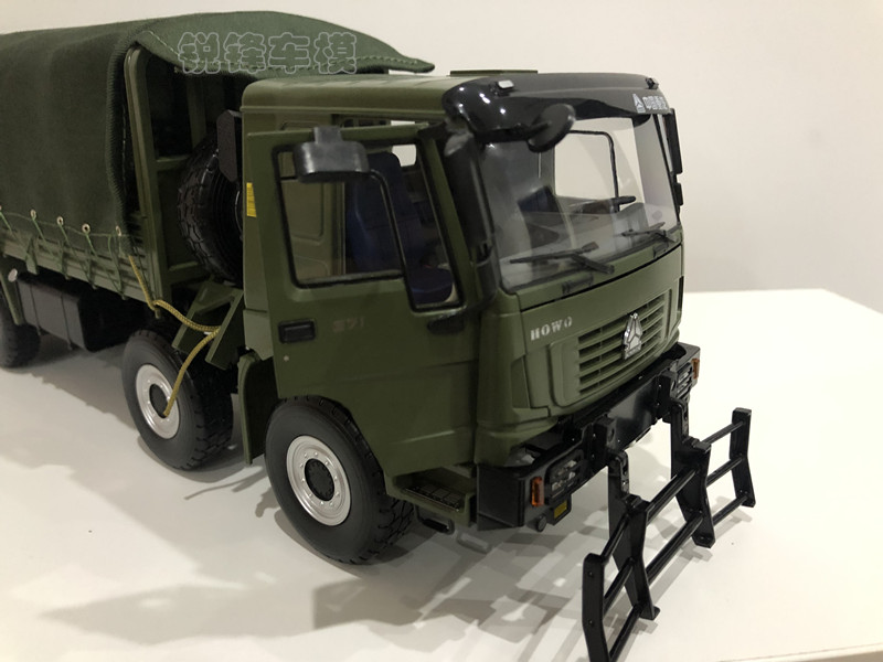 大的軍車模型原廠豪沃8*8越野運兵車模型1:24珍藏卡車退役老兵禮品