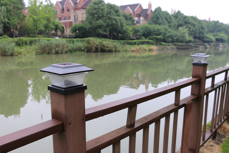 新款太阳能柱头灯庭院围栏围墙灯花园木桩灯公园景观灯 外壳黑色白光