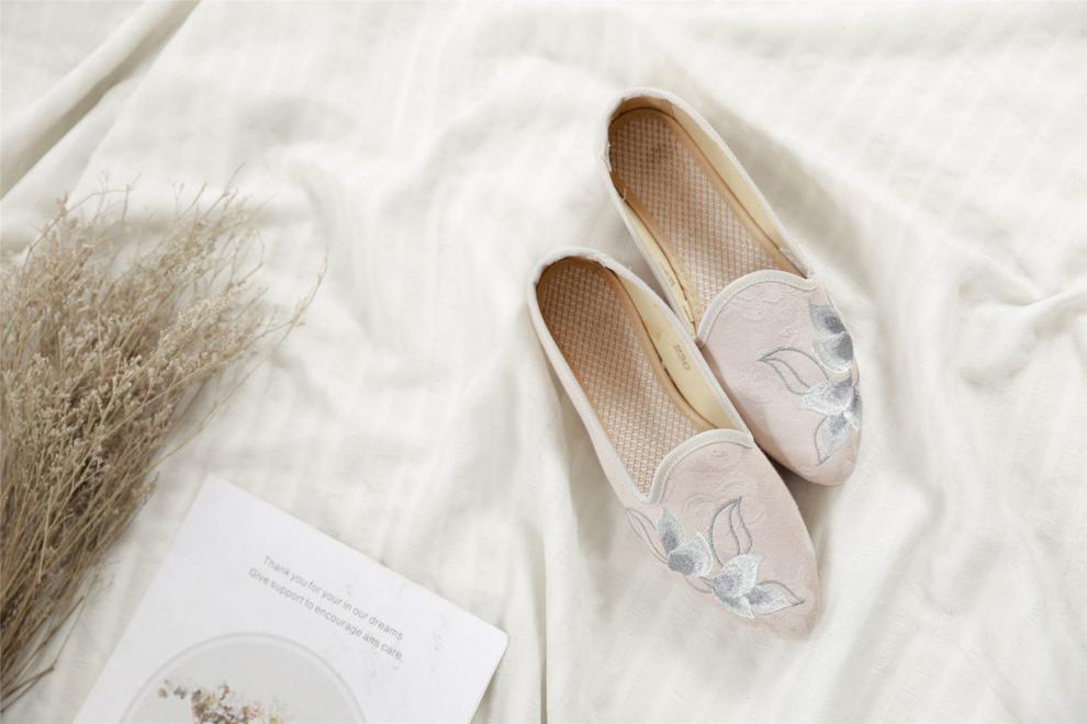 莲华风老北京汉服搭配中式水墨荷花刺绣花尖头布鞋休闲女单鞋 仙客