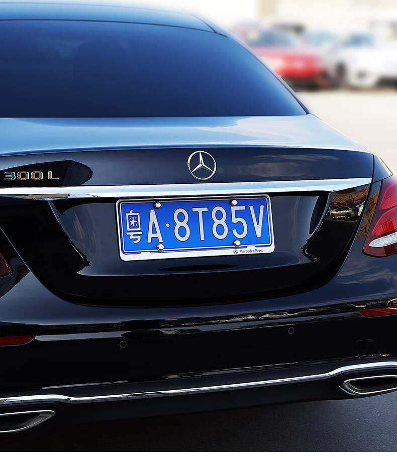 奔驰新交规车牌架e级e260l e300l glc c260l c200l牌照框装饰改装 炫