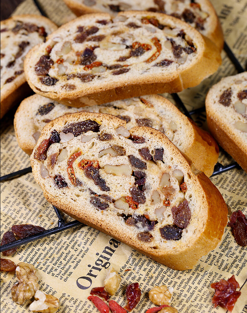 新疆黑裸麦大列巴果仁特产现做切片面包早餐黑裸麦500g蔓越莓核桃仁