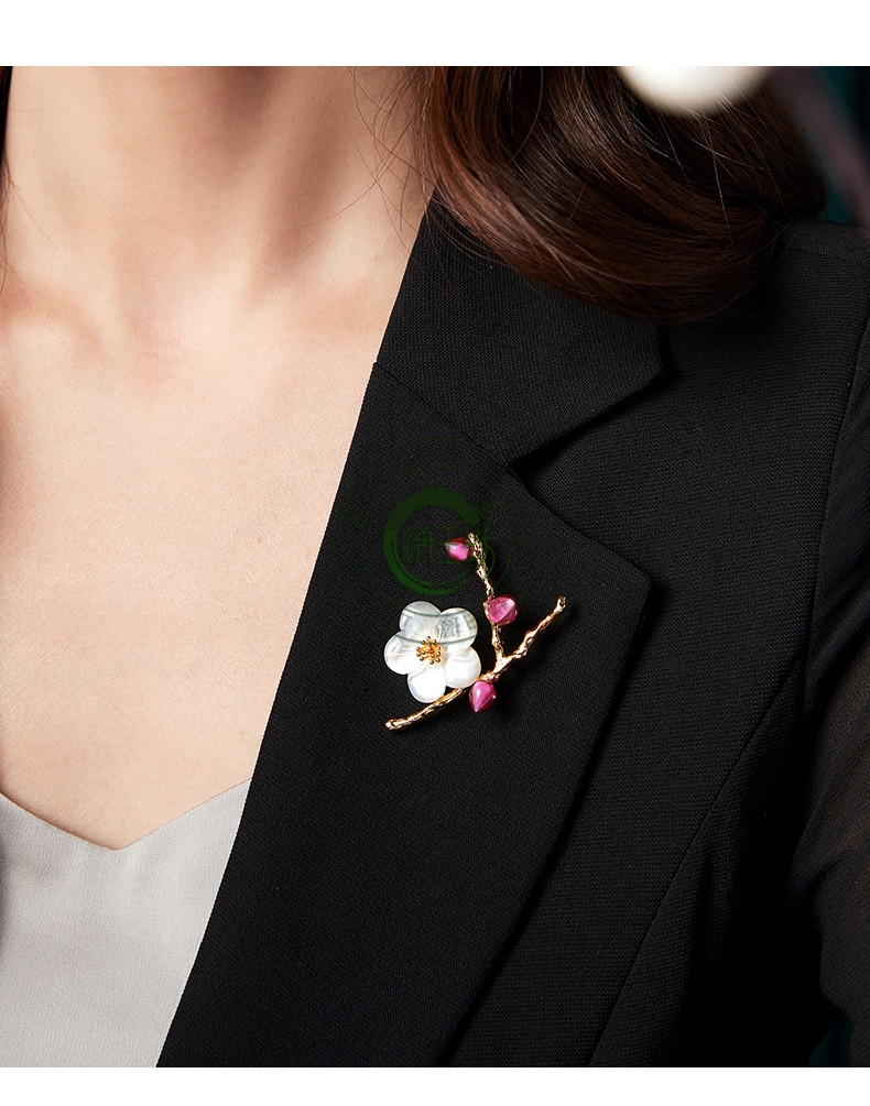 洅玉坊梅花胸针白贝复古气质小众胸花开衫西装防走光别针