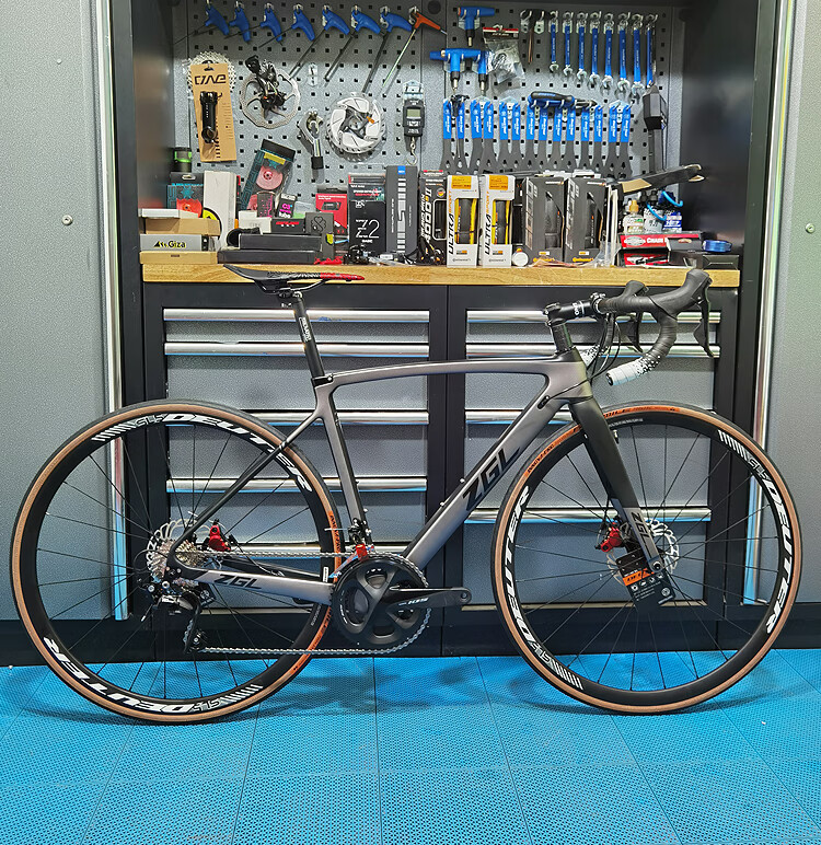 中国龙公路自行车 zgl碳纤维 禧玛诺105 22速 桶轴综合公路车 黑红