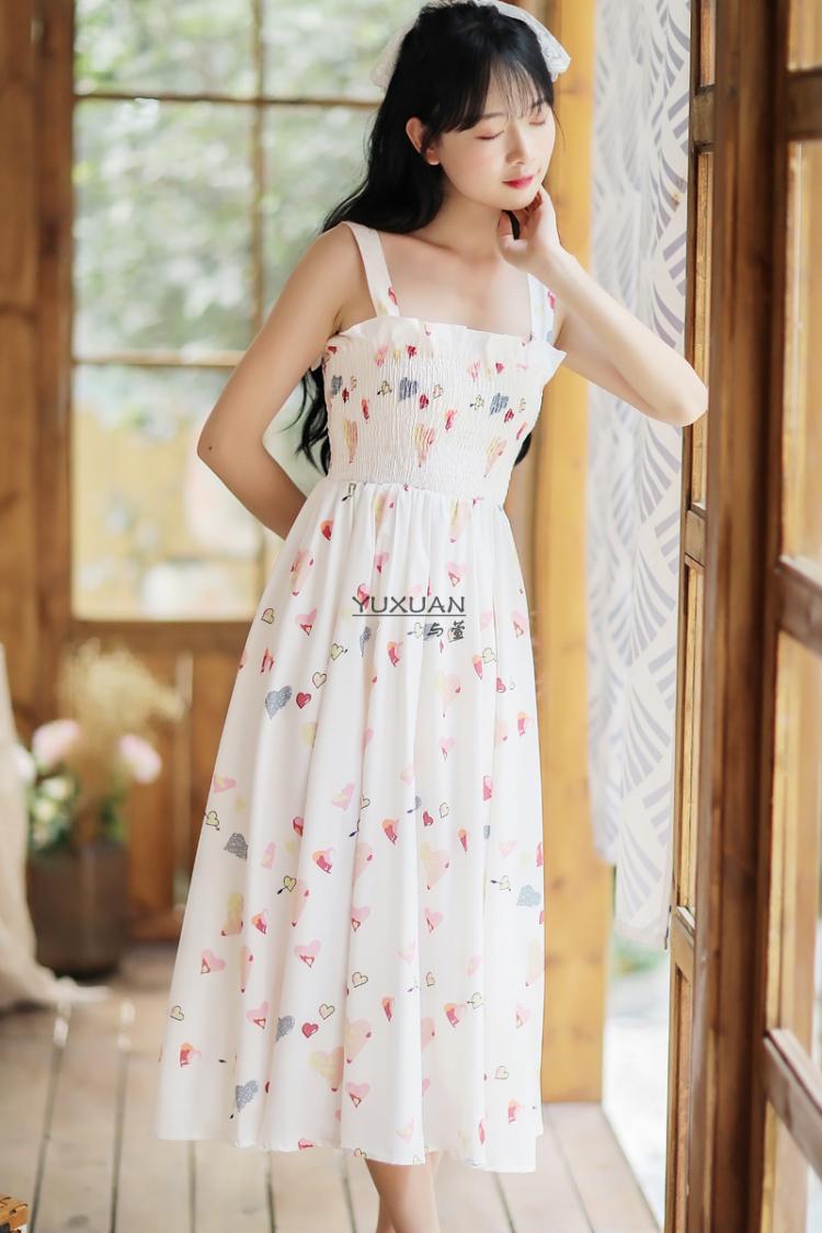 复古文艺连衣裙女中长款法式减龄少女小清新减龄闺蜜装修身舒适吊带裙