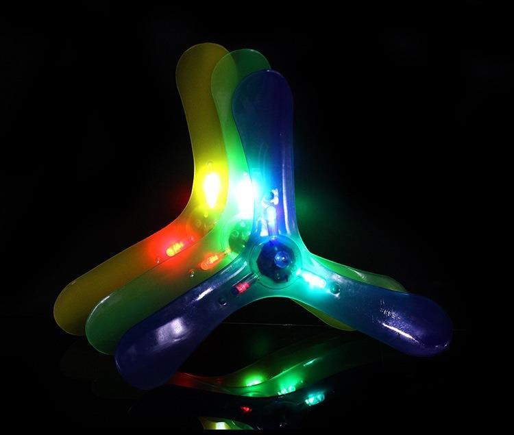 户外新款回旋镖发光三角回力飞镖儿童节礼物户外体育玩具回旋镖旋转