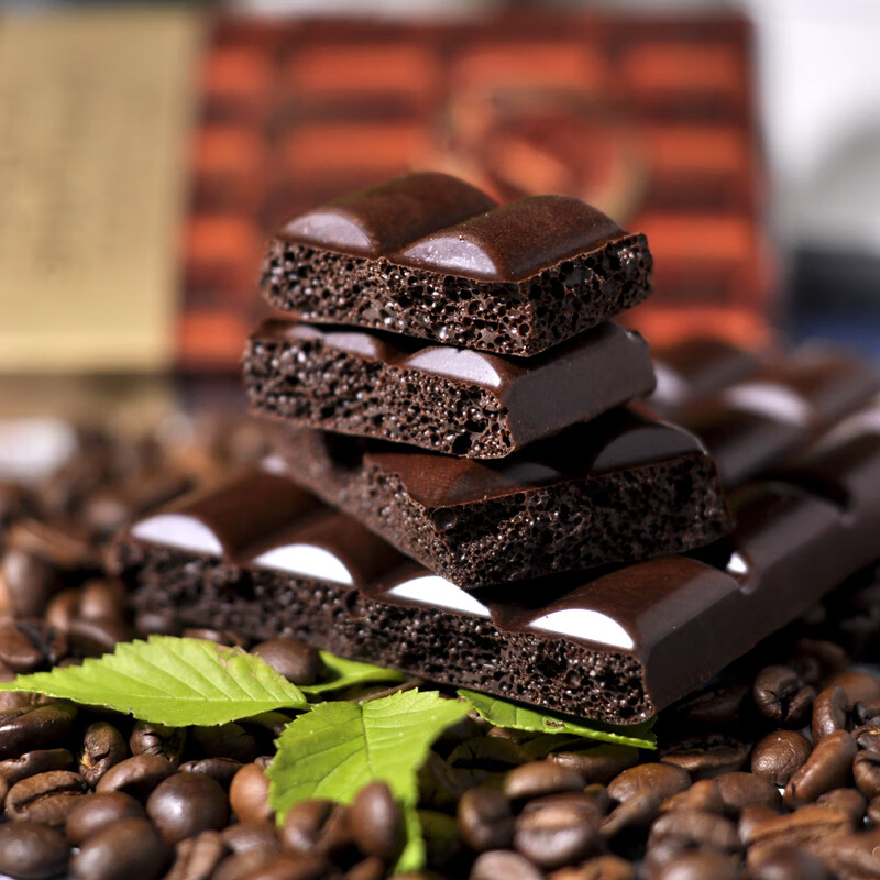 白巧克力俄罗斯气泡黑巧克力75g4块组合榛子味斯巴达克进口食品4块