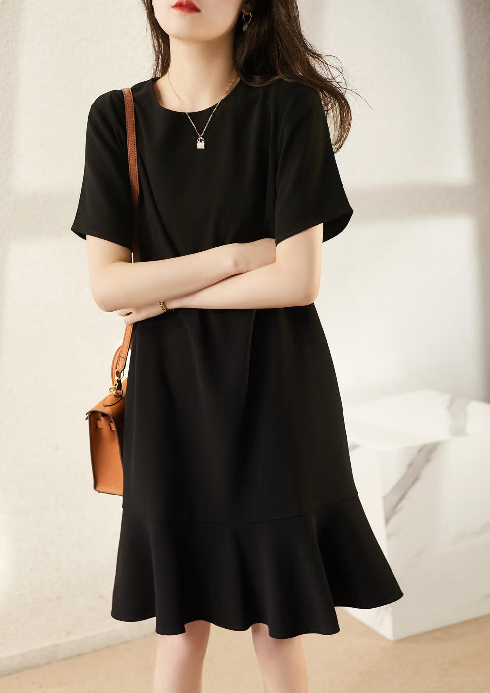 莎芡休闲简约黑色连衣裙女欧洲站2021女装新款短袖鱼尾小黑裙 黑色