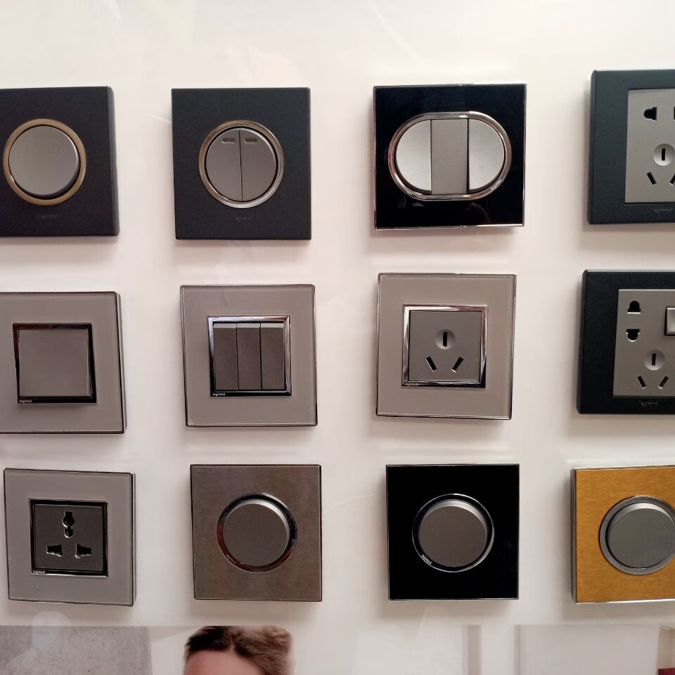 罗格朗奥特开关插座进口五孔一开二开三开单控双控16a墙壁面板86定制