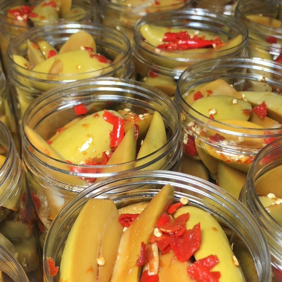 广西南宁酸辣芒果每罐250g装生吃酸嘢腌制四季青芒孕妇时令横州市