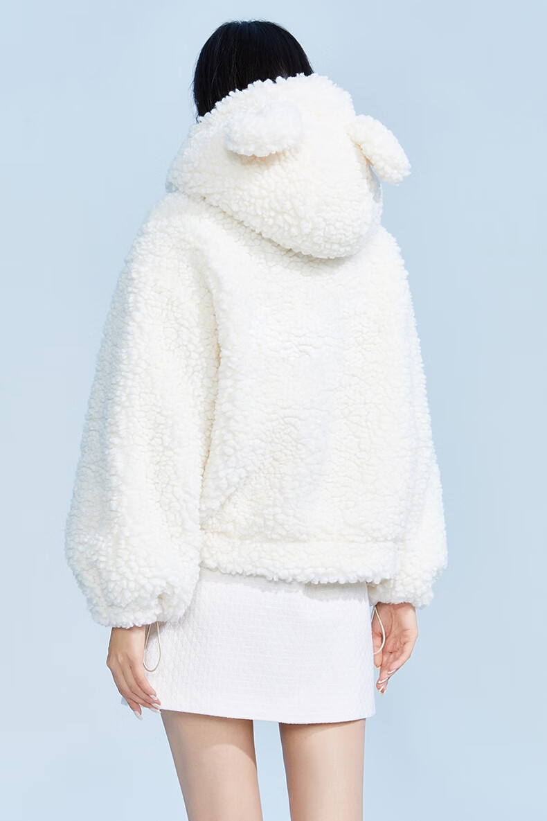 five plus2021年新款小熊仿羊羔绒外套女装秋冬季连帽休闲上衣服 米白