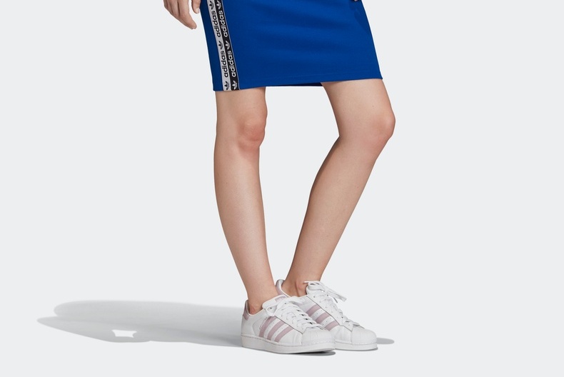 阿迪达斯官网 adidas 三叶草 skirt 女装半身短裙运动裙子ed7421 学院