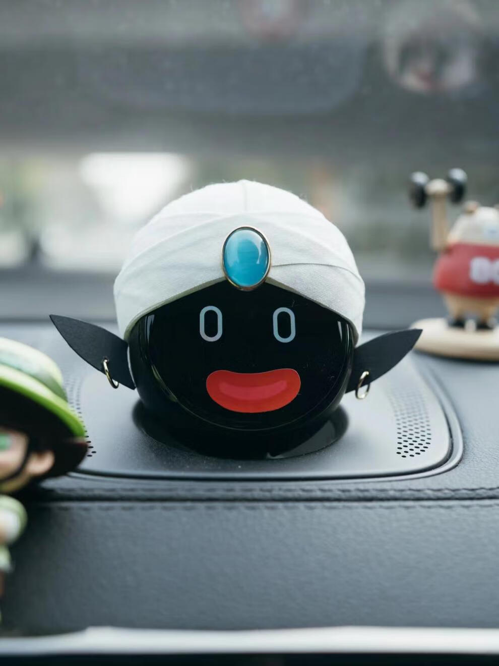 蔚来es6/es8/ec6/et7/et5 nomi帽子波波先生机器人头饰保护罩内饰装饰