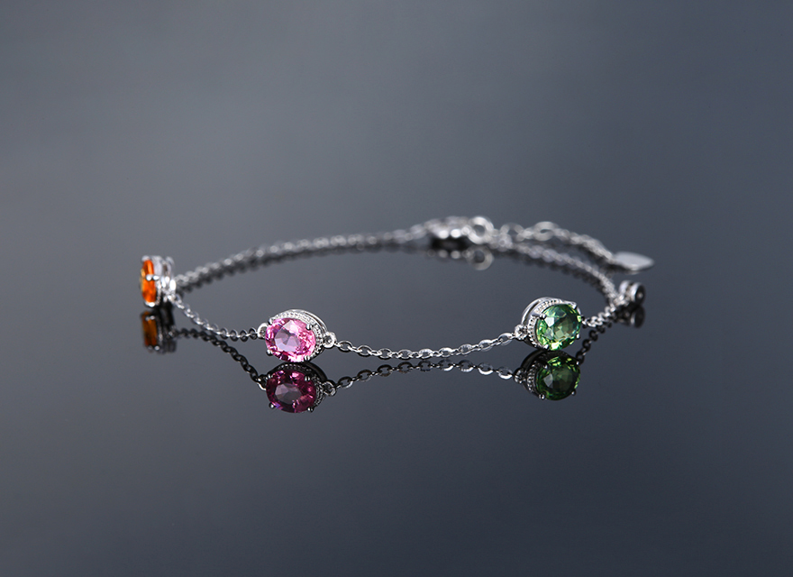 yl205克拉彩色蓝宝石手链女18镶嵌钻石彩虹款彩宝首饰现货