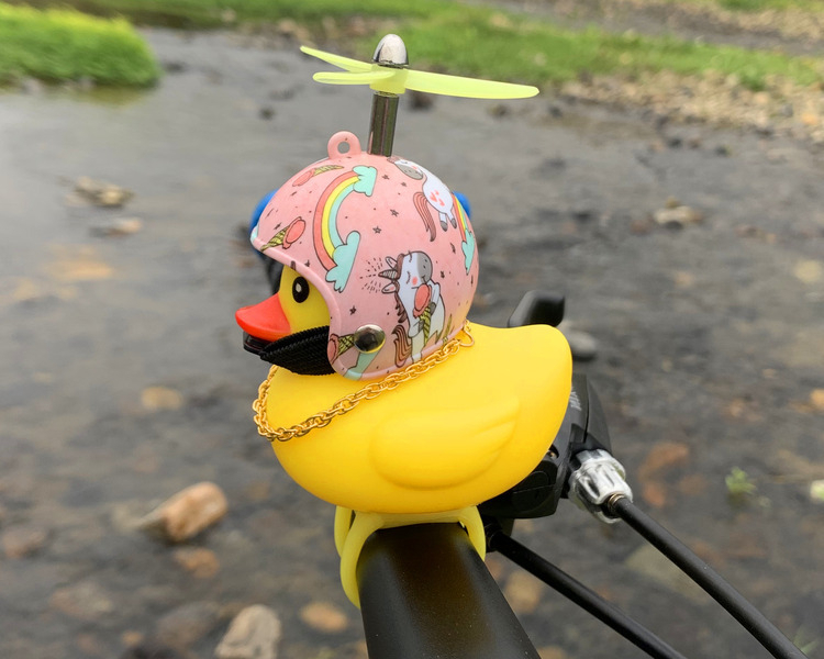 2022新款迪士尼disney网红社会鸭子小黄鸭带头盔自行车破风鸭电动电瓶