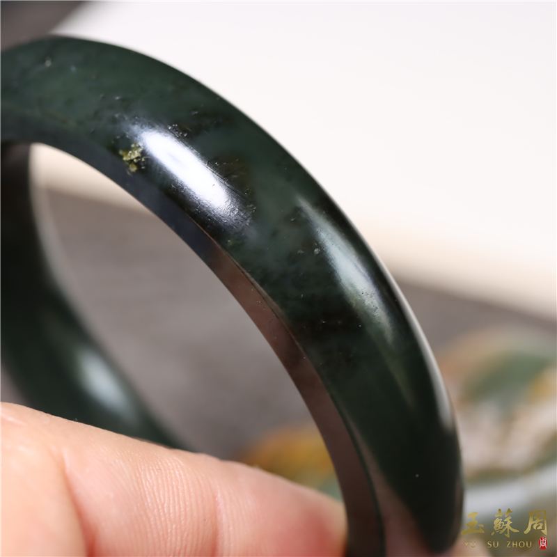 在售玉苏周507克新疆和田籽料沙枣青砖青色手镯内径52g25不议价