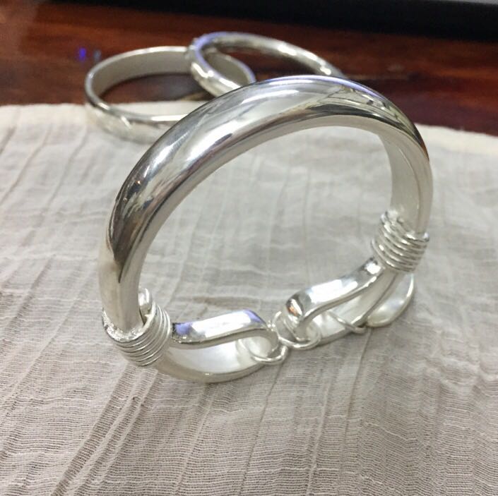 曲美思定制真银手工999足银手镯女手工定制实心扁款白银雪花银镯吊坠